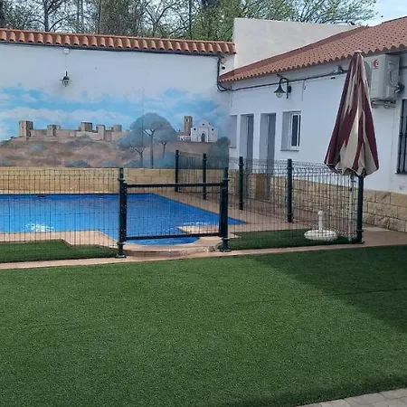 Exclusivo Chalet Con Piscina Junto A Centro Comercial, Posibilidad De Cama Supletoria Adicional Piscina Disponible Hasta 15 De Septiembre Alcala de Guadaira